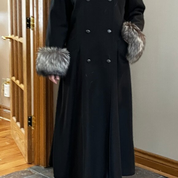 Hilary Radley black wool coat with real fur trim, size medium - Picture 5 of 6